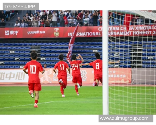 当足球明星与球迷亲密互动时的感人瞬间与难忘回忆